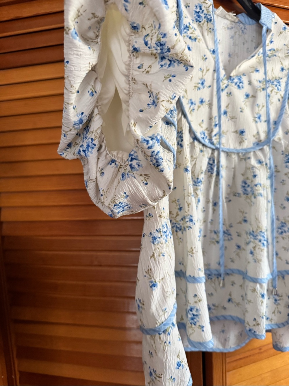 entro Cream Blouse with Blue Floral Print - Picture 4 of 6